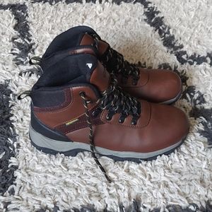 Boy's Hiking Boots size 6 by Magellan Outdoors